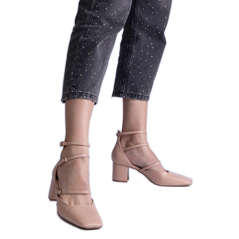 Pompe bej cu toc înalt cu catarame Pompe bej cu toc înalt cu catarame