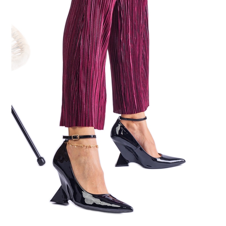 Pompe cu pană din piele lăcuită neagră negru