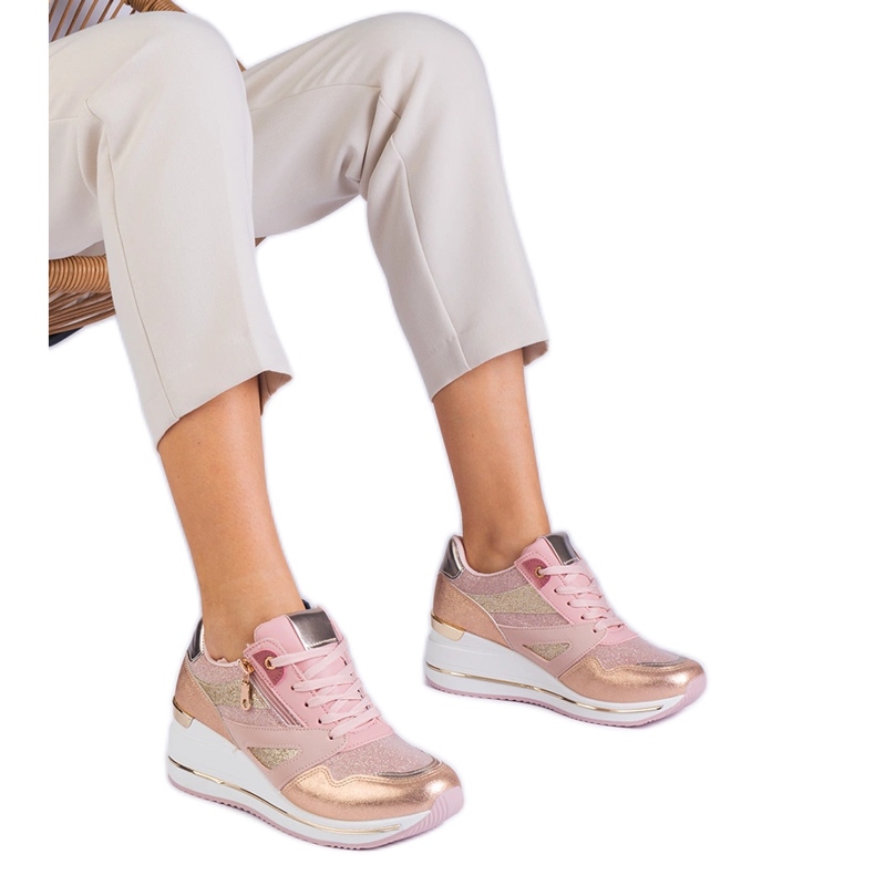 Adidași cu sport roz pe platformă decorate cu sclipici și o inserție metalică