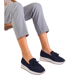 Plăcile de femei negre pe platformă cu franjuri negru