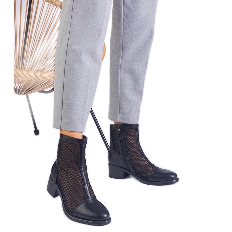 Cizme de plasă neagră pe postare bej