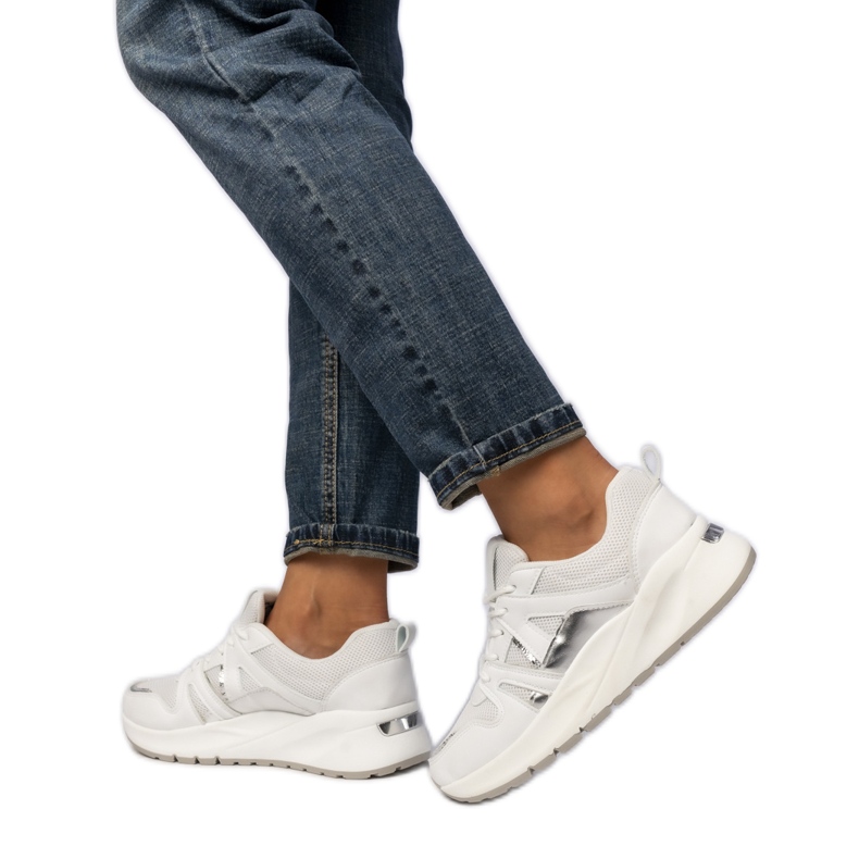 Adidași sportivi albi pentru femei