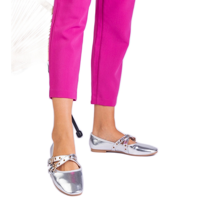 Balerine metalice argintii din argint din Eco -Leather decorate cu catarame