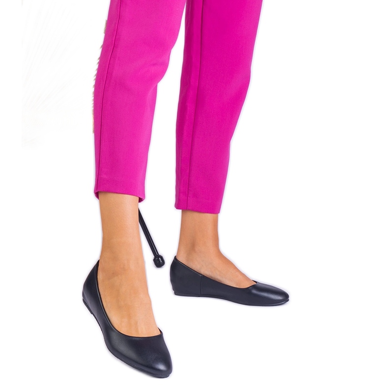 Balerine negre pe o pană ascunsă de eco -leleather negru Balerine negre pe o pană ascunsă de eco -leleather negru