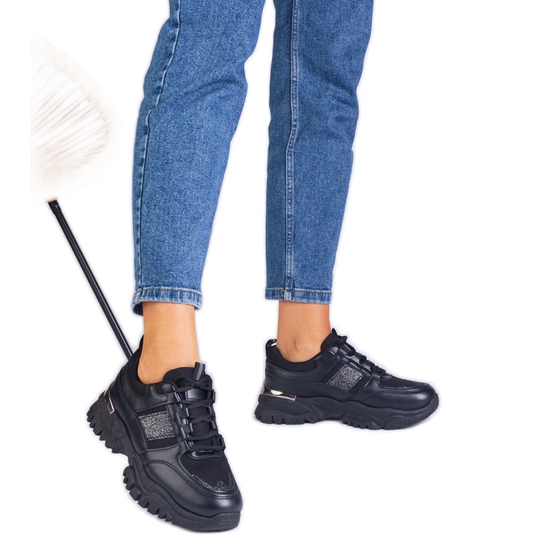 Adidatoarele de femei negre decorate cu sclipici negru