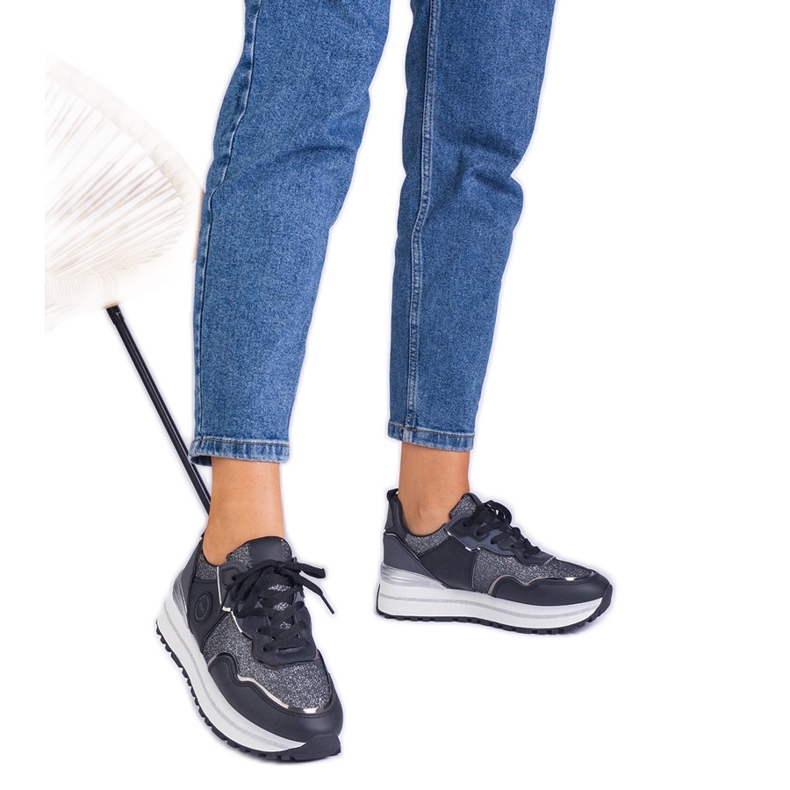 Adidatoarele de femei negre decorate cu sclipici negru