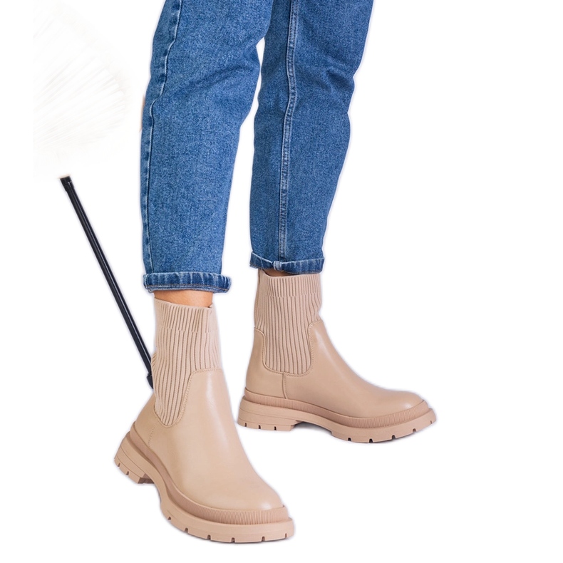 Cizme maro cu un material bej superior