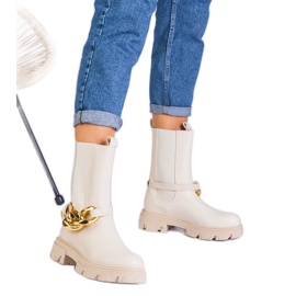 Cizme de gleznă bej decorate cu un lanț masiv