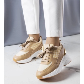 D/GMR Adidași bej decorați cu monograma Lora D/GMR Adidași bej decorați cu monograma Lora