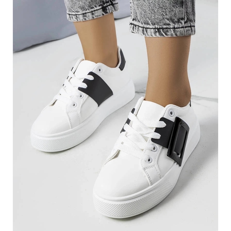 D/GMR Adidași albi decorați cu cataramă Toni neagră D/GMR Adidași albi decorați cu cataramă Toni neagră