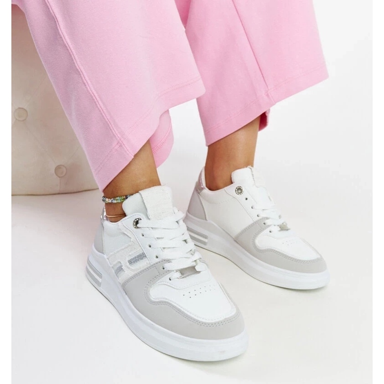 D/GMR Tenisi albi si gri pe platforma Negisti