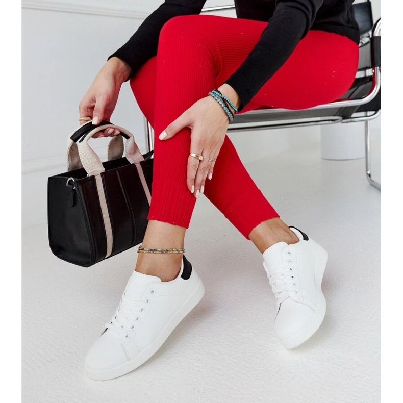 D/GMR Adidași albi pe platforma Birikti cu un element negru