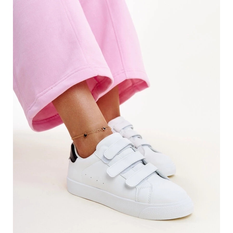 Adidași cu velcro alb și negru de la Samala