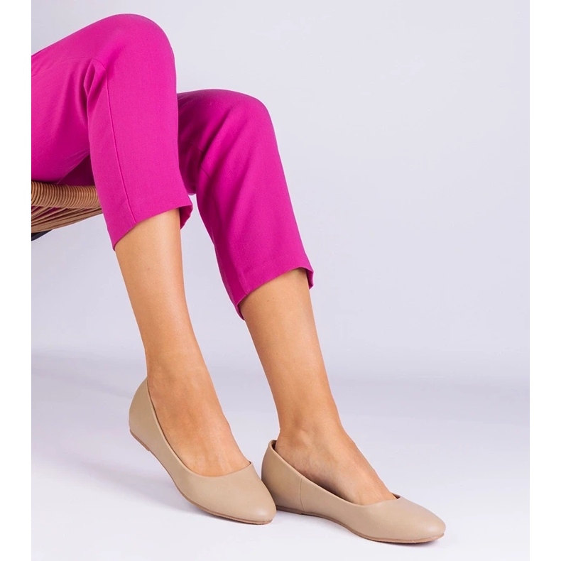 D/CEO Balerine bej pe o pană ascunsă de eco -lEather Savelia D/CEO Balerine bej pe o pană ascunsă de eco -lEather Savelia