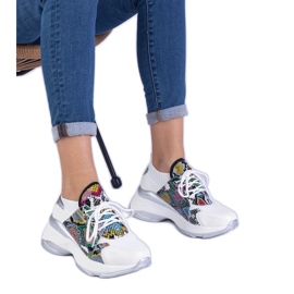 Adidași albi pentru femei, cu presare colorată
