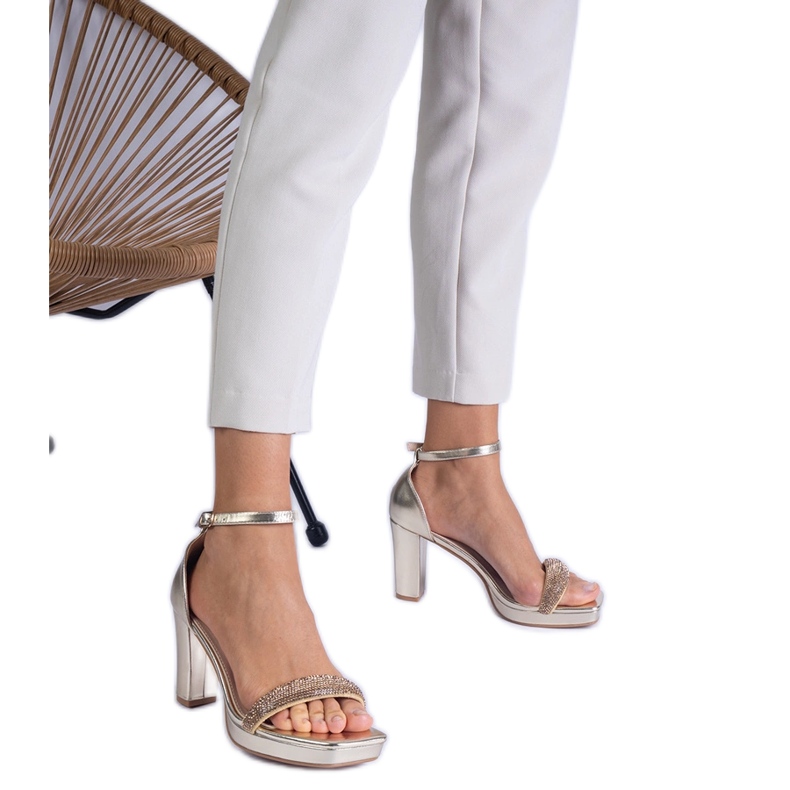 Sandale elegante aurii pe stâlp cu zirconi de aur