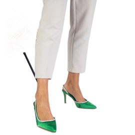 Pompe de satin verde cu zirconi cu călcâi deschis Pompe de satin verde cu zirconi cu călcâi deschis