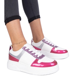 Adidași roz pentru femei pe o talpă groasă Adidași roz pentru femei pe o talpă groasă
