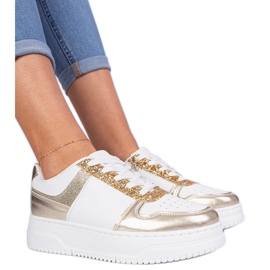 Adidașii pentru femei de aur pe o talpă groasă decorată cu sclipici Adidașii pentru femei de aur pe o talpă groasă decorată cu sclipici