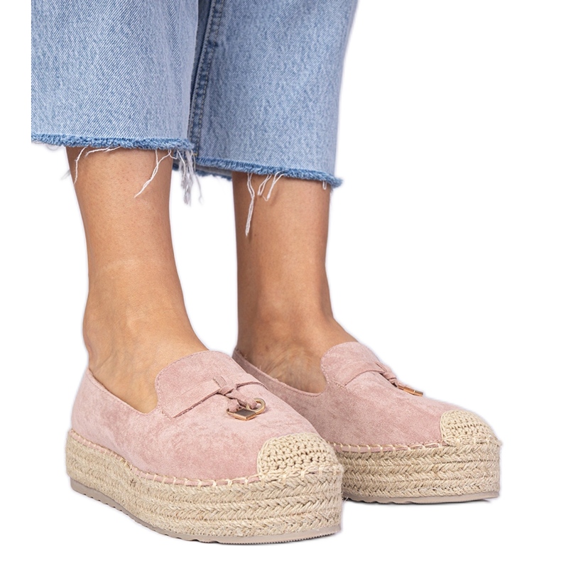 Espadrilles roz pe o talpă groasă