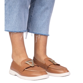 Plăcile de femei maro cu o decorare elegantă