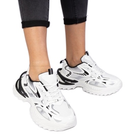 Adidași sport albi cu talpă masivă