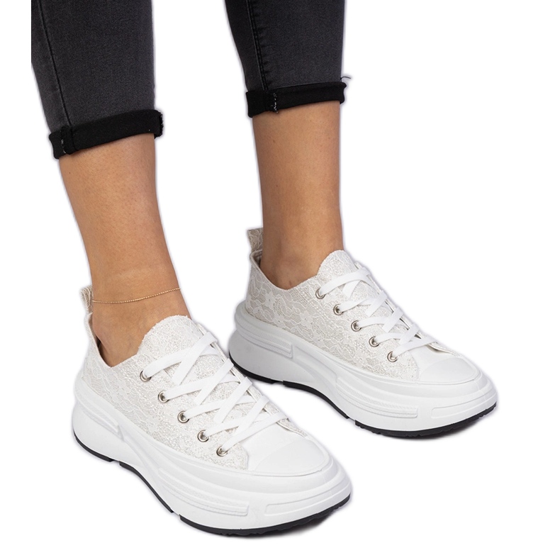Adidași din dantelă pentru femei albe