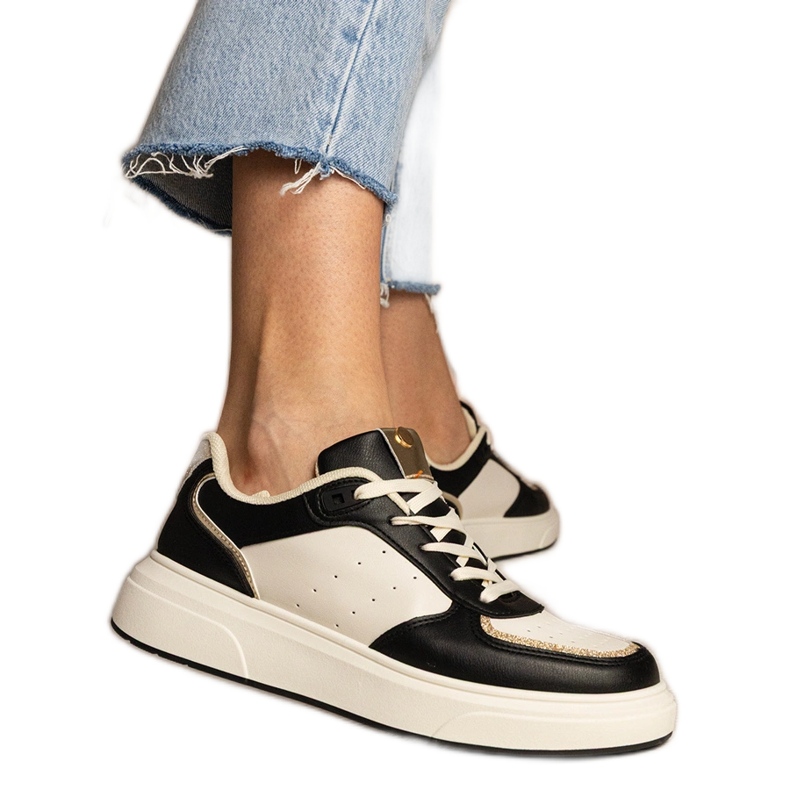 Adidașii pentru femei negre cu un accesoriu cu sclipici negru Adidașii pentru femei negre cu un accesoriu cu sclipici negru