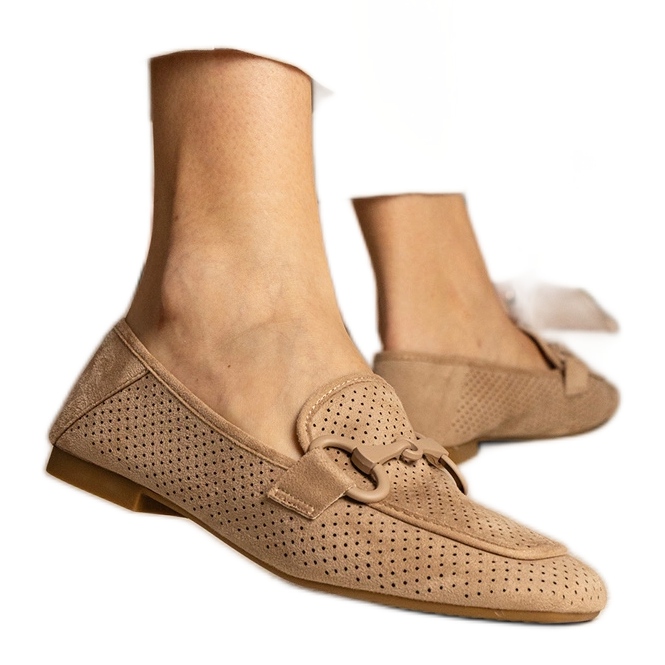 Plăcile deschise pentru femei cu un ornament cu un ornament maro Plăcile deschise pentru femei cu un ornament cu un ornament maro