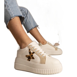 Adidaje albe și bej decorate cu sclipici și stea Adidaje albe și bej decorate cu sclipici și stea