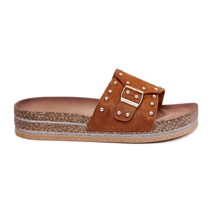 Flip -flops pentru femei pe platformă cu o clemă și știfturi de cămilă maro