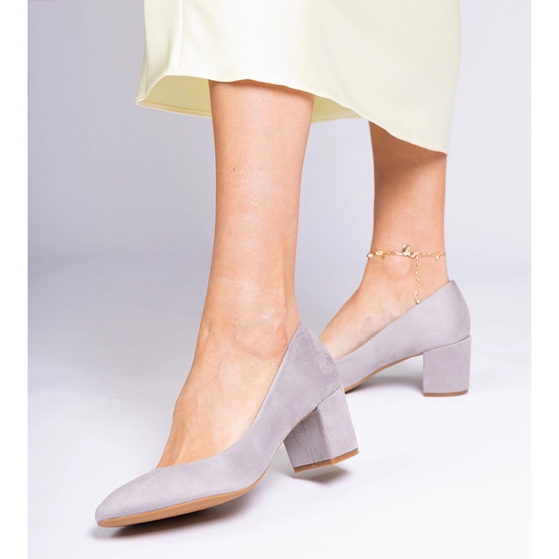 Pompe clasice gri pe post de la Ekozamsz