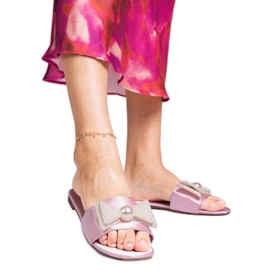Flip -flops roz satinat cu un arc în perle