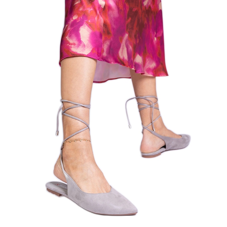 Pompe gri plate cu lactate legate pe gleznă Pompe gri plate cu lactate legate pe gleznă