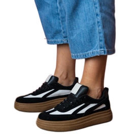 Adidași negri adidași pe o talpă groasă negru