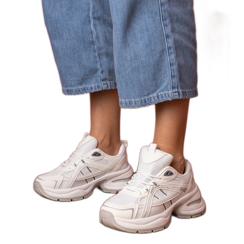 Adidași sport albi cu talpă masivă