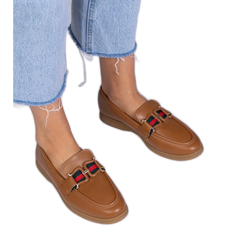 Plăceri maro cu eco -lEather cu un ornament