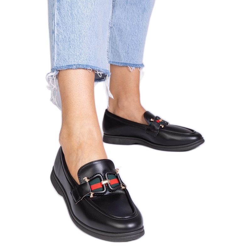 Black Eco -Leather Loafers cu un ornament negru Black Eco -Leather Loafers cu un ornament negru