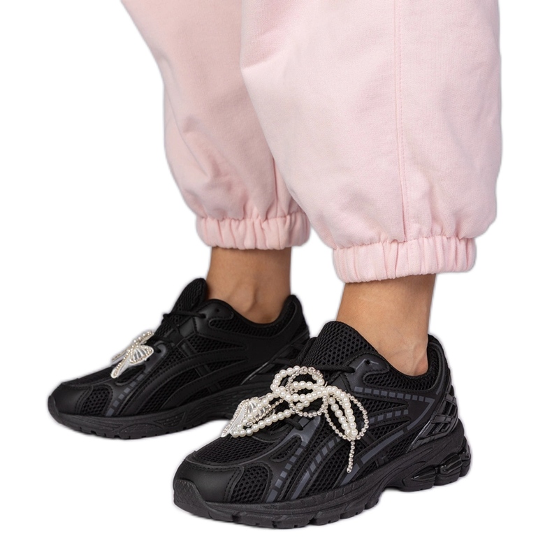 Adidași negri cu decorațiuni detașabile negru