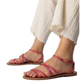 Sandale roz pe o talpă plată Sandale roz pe o talpă plată