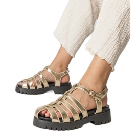 Sandale de aur pe platformă cu o linie de deget construită Sandale de aur pe platformă cu o linie de deget construită