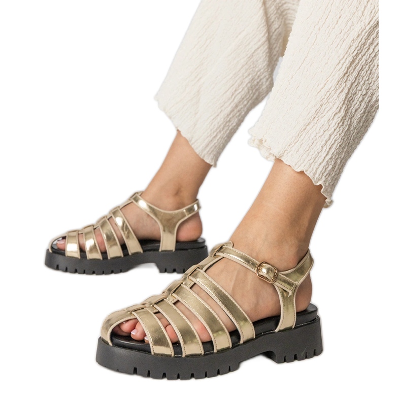 Sandale de aur pe platformă cu o linie de deget construită Sandale de aur pe platformă cu o linie de deget construită