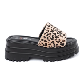 Seastar Papuci pe o platformă de leopard maro