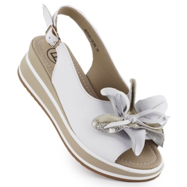 Sandale din piele pentru femei pe pană cu flori alb Filippo 7045 Sandale din piele pentru femei pe pană cu flori alb Filippo 7045