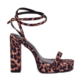 Sandale pentru femei pe postare cu o curea de leopard maro Sandale pentru femei pe postare cu o curea de leopard maro
