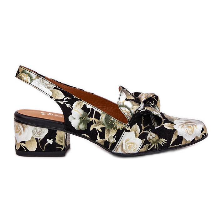 Maciejka Pompe din piele de flori cu un arc N6539-44 Negru