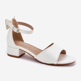 EVento Sandale strălucitoare cu fete joase cu degetele joase alb EVento Sandale strălucitoare cu fete joase cu degetele joase alb