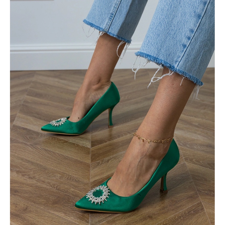 Pompe din satin verde cu zirconi