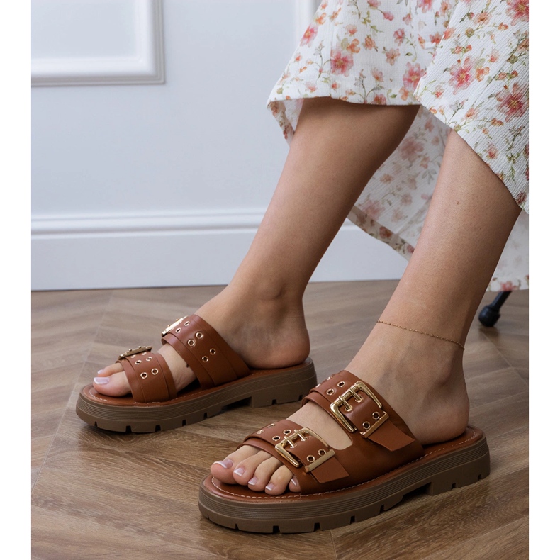 Flip -flop -uri plate maro cu cleme cu dungi