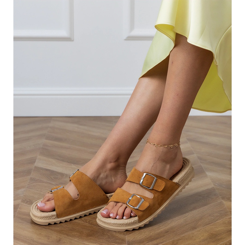 Flip -flop -uri plate maro cu cleme cu dungi